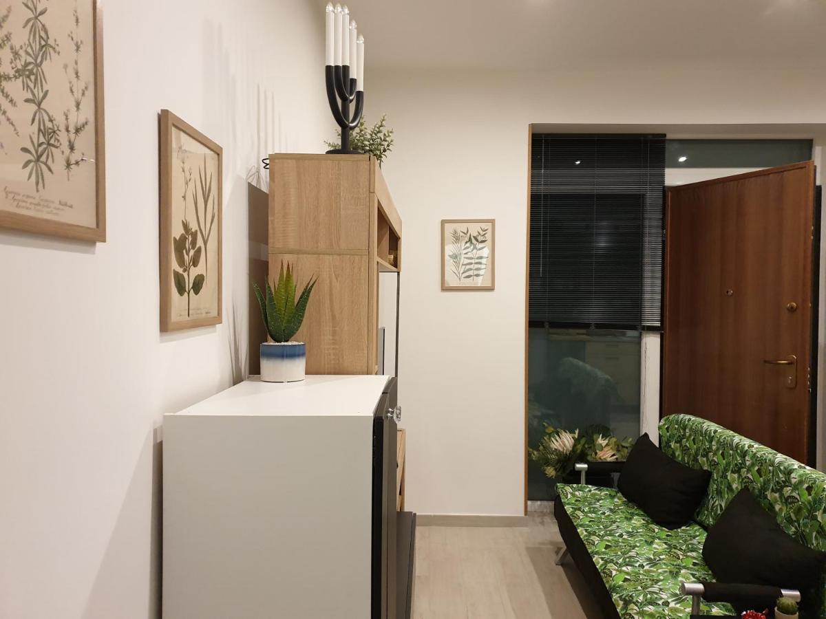 Officinale Rome Apartment, Pineta Sacchetti ภายนอก รูปภาพ