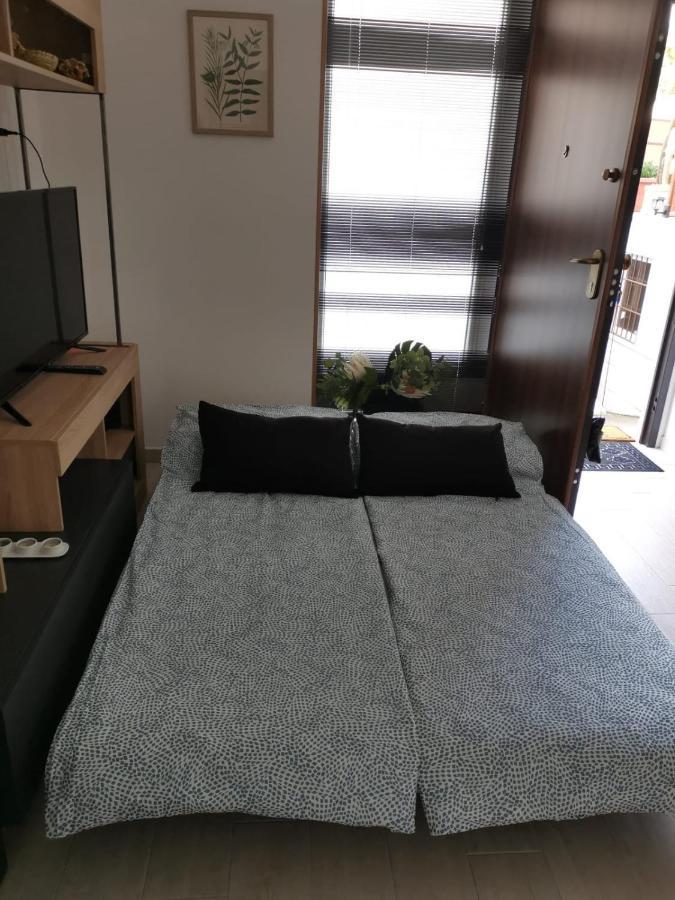 Officinale Rome Apartment, Pineta Sacchetti ภายนอก รูปภาพ